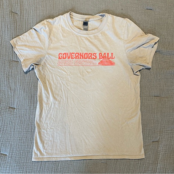 Gov Ball 2021 Red Skyline Tan Tee - Picture 1 of 6